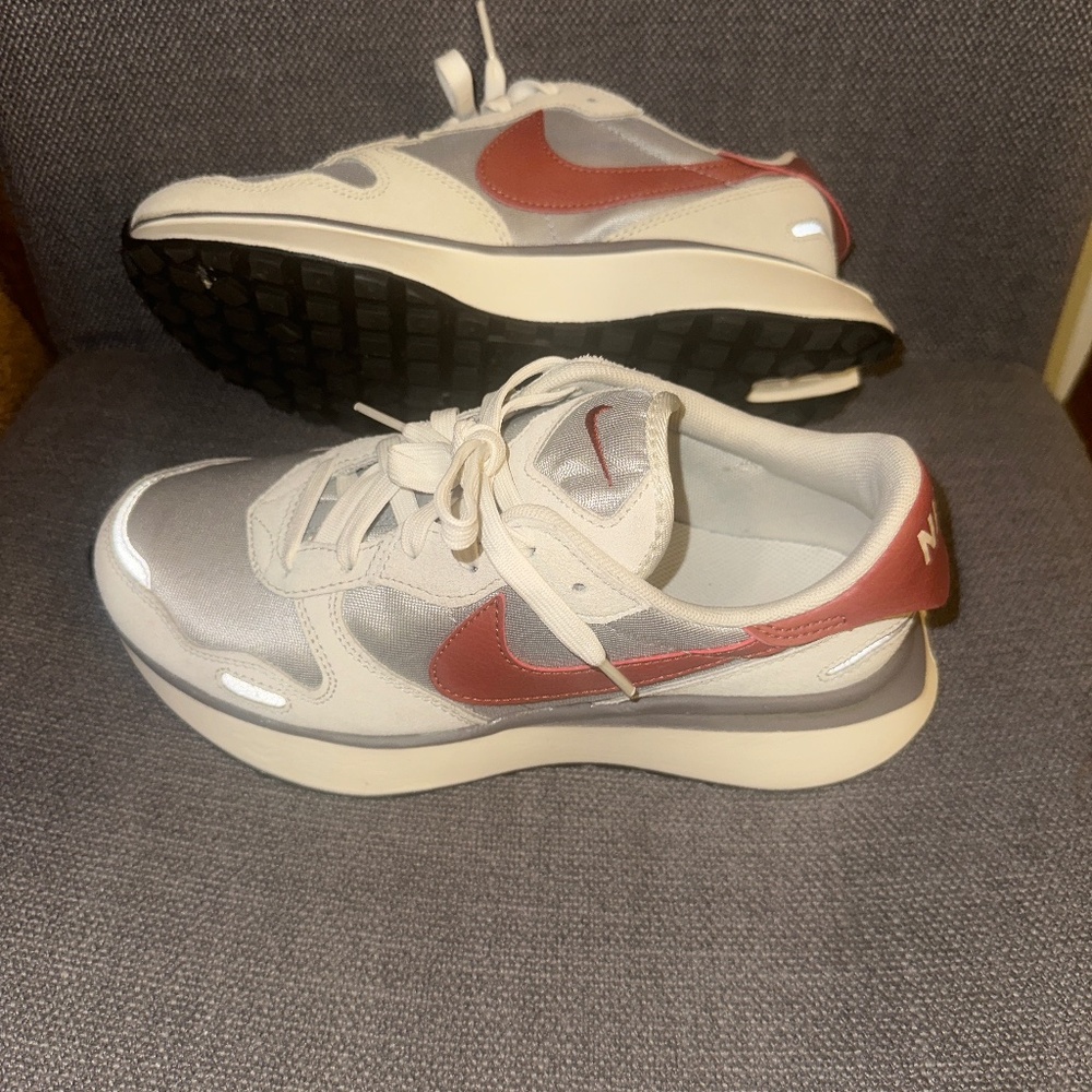 Nike grey Phoenix waffle 7.5